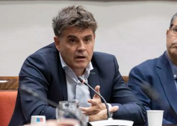 La telaraña empresarial del puerto de Las Palmas: los amos de Tecnavín toman el control de Eyser