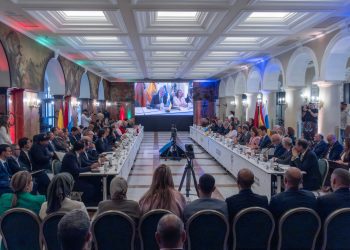 Humo flotante: Nueva comisión para una línea que nadie quiere entre Las Palmas y Agadir