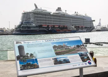 Puerto de Las Palmas gasta 158.000 euros en bronce y códigos QR para que los turistas recuerden que existió la literatura