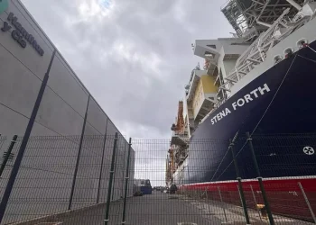 Consejo exprés en puerto de Las Palmas para que Hamilton y Laskaridis se repartan el turrón en el Dique Reina Sofía