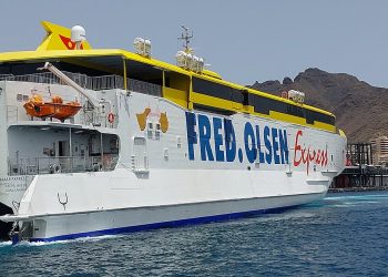 Defensa destina cinco millones a Bonheur para trayectos marítimos de militares en Canarias