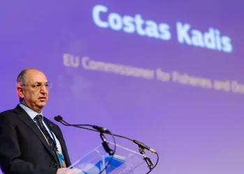 Un comisario europeo de Chipre decide sobre el negocio financiero de la pesca de Canarias Maruitania