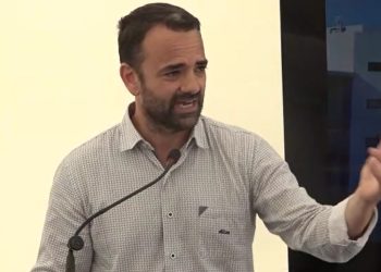 El PSOE escenifica su respaldo al dique flotante de Tenerife en favor del empleo de calidad en la isla