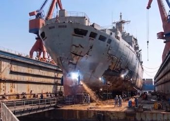 Ghana lanza su dique flotante para competir con las reparaciones de Canarias…y el de Tenerife estancado