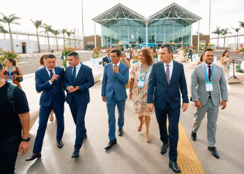 Crónica Seatrade 2026 Las Palmas: El terciopelo de Calzada frente a la tosca piqueta burocrática de Santana